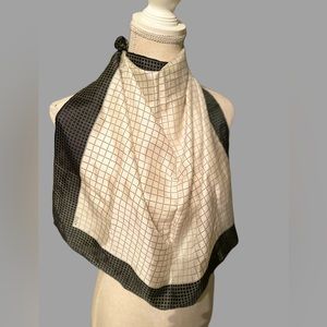 Echo square scarf